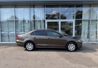 Подержанный автомобиль Volkswagen Jetta Sedan 2012 года (4 фото)