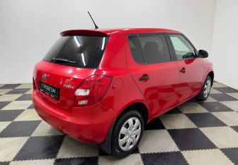 Подержанный автомобиль Skoda Fabia Hatchback 2013 года (5 фото)