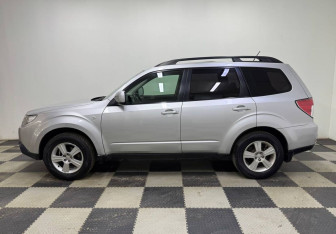Подержанный автомобиль Subaru Forester Suv 2009 года (8 фото)