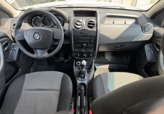 Подержанный автомобиль Renault Duster 2015 года (9 фото)