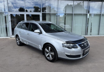 Подержанный автомобиль Volkswagen Passat Wagon 2009 года (3 фото)