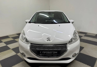 Подержанный автомобиль Peugeot 208 2013 года (2 фото)