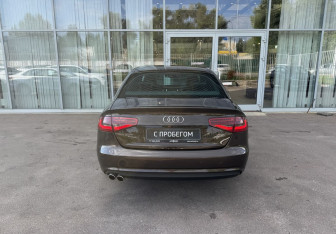 Подержанный автомобиль Audi A4 Sedan 2013 года (6 фото)