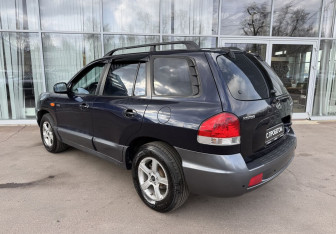Подержанный автомобиль Hyundai Santa Fe 2005 года (7 фото)