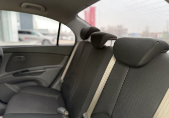 Подержанный автомобиль Kia Rio Sedan 2009 года (12 фото)