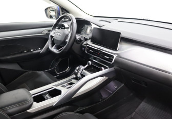 Подержанный автомобиль Geely Coolray 2022 года (10 фото)