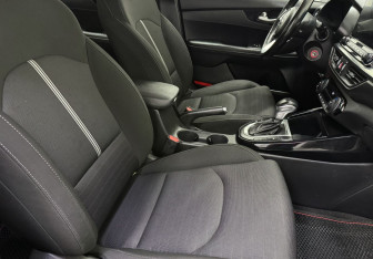 Подержанный автомобиль Kia Cerato Sedan 2019 года (10 фото)