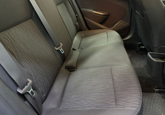 Подержанный автомобиль Opel Astra Sedan 2013 года (11 фото)