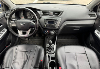 Подержанный автомобиль Kia Rio Hatchback 2013 года (10 фото)