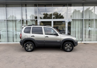 Подержанный автомобиль Chevrolet Niva 2012 года (4 фото)