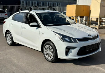 Подержанный автомобиль Kia Rio Sedan 2019 года (13 фото)