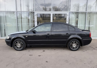 Подержанный автомобиль Volkswagen Passat Sedan 1996 года (8 фото)