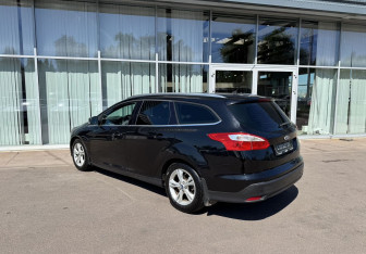 Подержанный автомобиль Ford Focus Wagon 2012 года (7 фото)