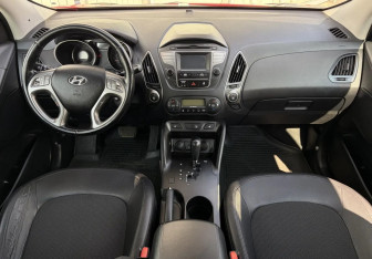 Подержанный автомобиль Hyundai ix35 2013 года (9 фото)