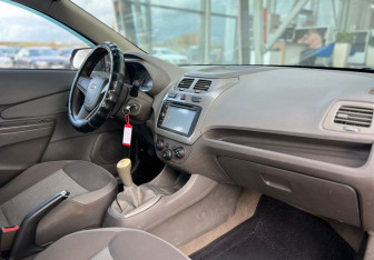 Подержанный автомобиль Chevrolet Cobalt Sedan 2013 года (10 фото)