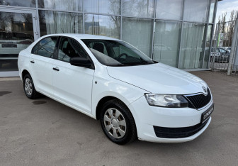 Подержанный автомобиль Skoda Rapid Liftback 2015 года (3 фото)