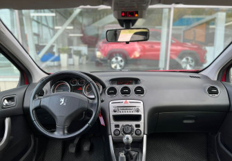 Подержанный автомобиль Peugeot 308 Hatchback 2008 года (9 фото)