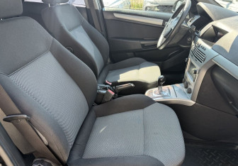 Подержанный автомобиль Opel Astra Hatchback 2012 года (10 фото)
