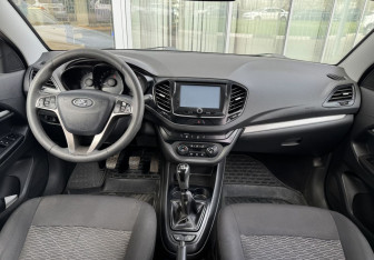 Подержанный автомобиль LADA (ВАЗ) Vesta Sedan 2016 года (9 фото)