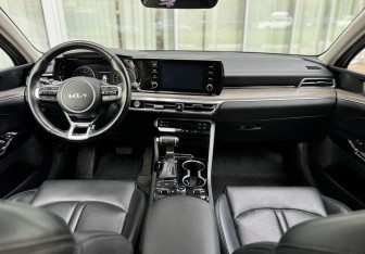 Подержанный автомобиль Kia K5 2021 года (9 фото)
