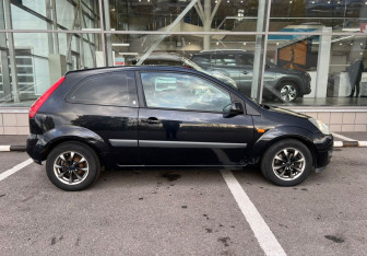 Подержанный автомобиль Ford Fiesta Hatchback 2008 года (4 фото)