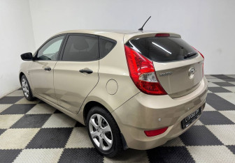 Подержанный автомобиль Hyundai Solaris Hatchback 2013 года (7 фото)