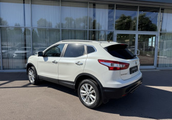 Подержанный автомобиль Nissan Qashqai 2015 года (7 фото)