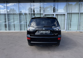 Подержанный автомобиль Mitsubishi Outlander 2007 года (6 фото)