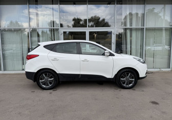 Подержанный автомобиль Hyundai ix35 2014 года (4 фото)
