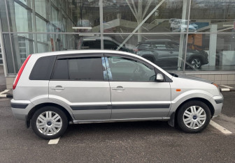 Подержанный автомобиль Ford Fusion 2007 года (4 фото)