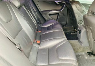 Подержанный автомобиль Volvo S60 2013 года (11 фото)