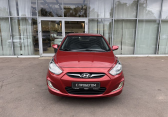 Подержанный автомобиль Hyundai Solaris Sedan 2014 года (2 фото)