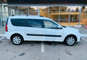 Подержанный автомобиль LADA (ВАЗ) Largus Wagon 2021 года (4 фото)