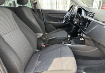 Подержанный автомобиль Kia Rio Sedan 2020 года (10 фото)