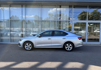 Подержанный автомобиль Skoda Octavia Liftback 2021 года (8 фото)