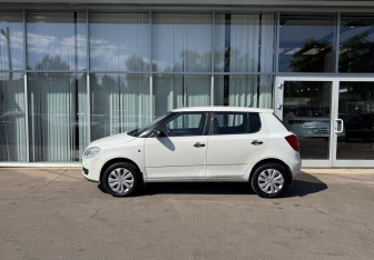 Подержанный автомобиль Skoda Fabia Hatchback 2007 года (8 фото)