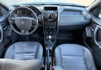 Подержанный автомобиль Renault Duster 2015 года (10 фото)