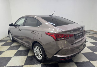 Подержанный автомобиль Hyundai Solaris Sedan 2021 года (7 фото)