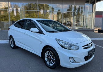 Подержанный автомобиль Hyundai Solaris Sedan 2014 года (3 фото)