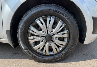 Подержанный автомобиль Chevrolet Aveo Sedan 2013 года (12 фото)