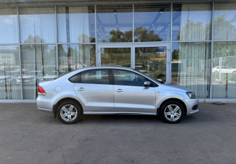 Подержанный автомобиль Volkswagen Polo Sedan 2014 года (4 фото)