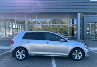 Подержанный автомобиль Volkswagen Golf Hatchback 2013 года (4 фото)