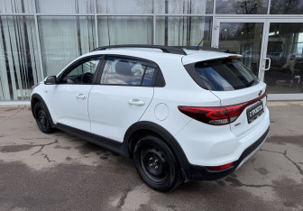 Подержанный автомобиль Kia Rio Hatchback 2018 года (7 фото)