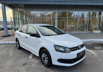 Подержанный автомобиль Volkswagen Polo Sedan 2013 года (3 фото)