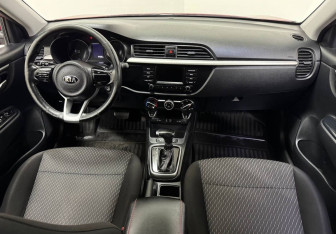 Подержанный автомобиль Kia Rio Hatchback 2018 года (10 фото)
