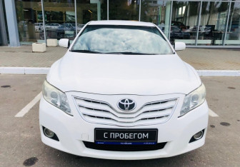 Подержанный автомобиль Toyota Camry Sedan 2011 года (2 фото)