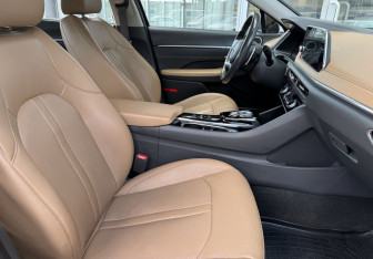 Подержанный автомобиль Hyundai Sonata 2020 года (10 фото)