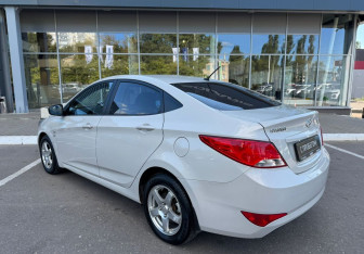 Подержанный автомобиль Hyundai Solaris Sedan 2015 года (7 фото)