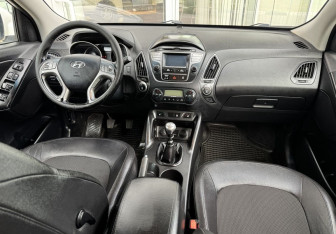 Подержанный автомобиль Hyundai ix35 2014 года (9 фото)