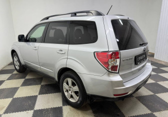 Подержанный автомобиль Subaru Forester Suv 2009 года (7 фото)